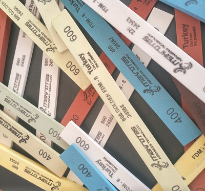 With our stone options featuring different hardness levels and a wide grit range, we provide professional solutions at every stage, from coarse material removal to the most precise polishing.