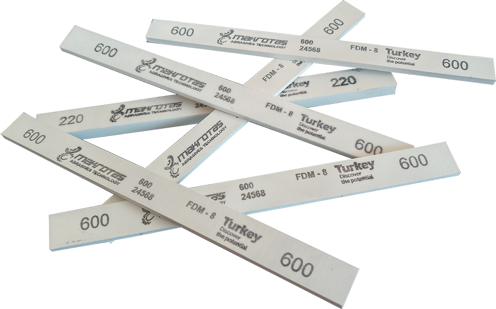 Dank seiner weichen Struktur passt es sich problemlos komplexen Formen an und ermöglicht eine schnelle Oberflächenkorrektur durch ständig frische Schleifkörner.